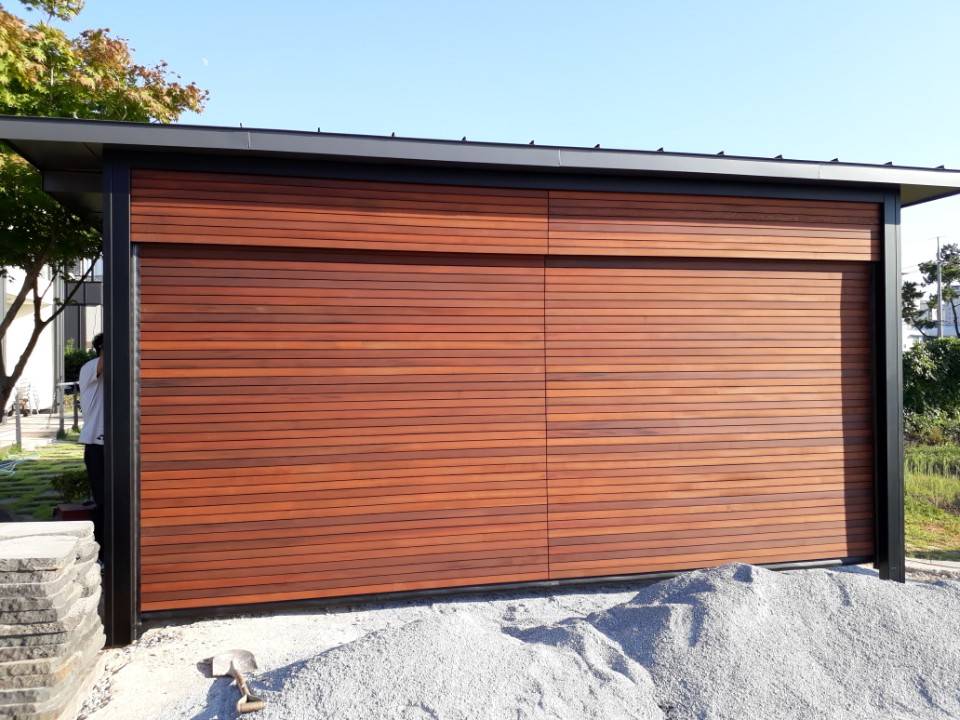 Garage door - Wood