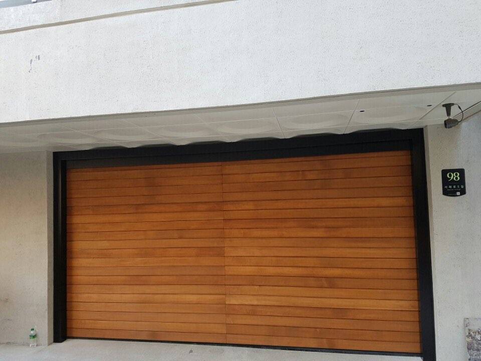 Garage door - Wood