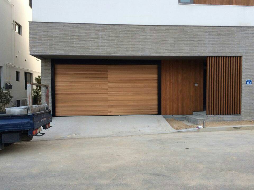 Garage door - Wood